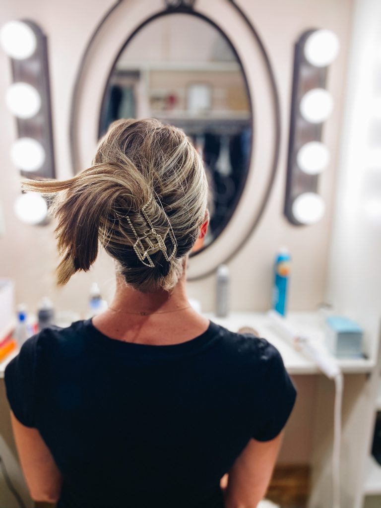 banana clip, short hairstyles | Claw Clip Hairstyles by popular Pittsburgh fashion blog, Fashionably Late Mom: image of a woman with a banana hair clip hairstyle. 