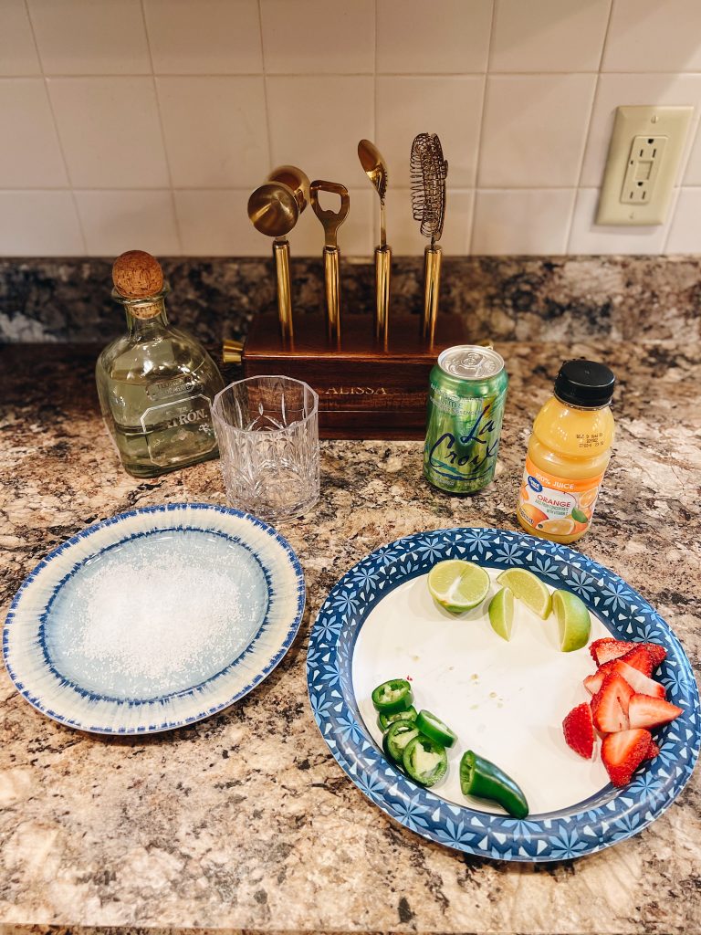 spicy strawberry margarita recipe, summer cocktail