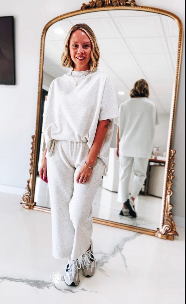 Fall loungewear outfits
How to style loungewear for fall
Cozy fall outfit ideas
Loungewear layering tips for autumn
Chic loungewear styles
Monochromatic loungewear trends