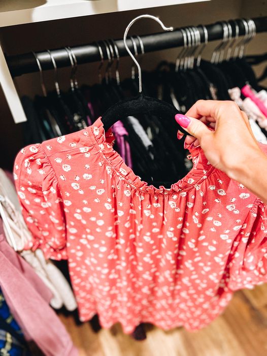 velvet hangers, closet organizing ideas